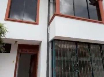 Casa de 3 habitaciones, Quito · Vendo Casa Central en Sangolquí