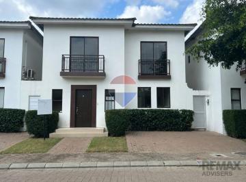 Casa · 137m² · 3 Habitaciones · 2 Estacionamientos · Venta Casa 3dm. Vía a La Costa - Villas del Bosque