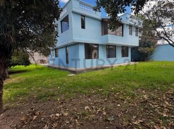 Casa · 259m² · 4 Habitaciones · 3 Estacionamientos · Casa Familiar en Venta de 4 Dorm. en Conocoto, Sector Santa María