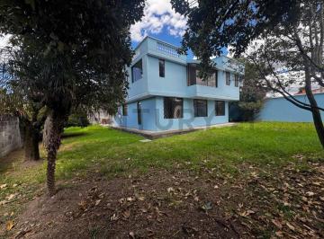 Casa · 259m² · 4 Habitaciones · 3 Estacionamientos · Casa Familiar en Venta de 4 Dorm. en Conocoto, Sector Santa María