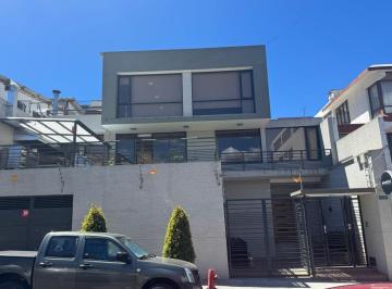Casa de 5 habitaciones, Quito · En Renta Edificio Corporativo - Batán Alto - 3 Pisos + Terrazas + Patio