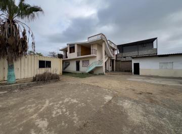Casa · 1325m² · 6 Habitaciones · Oportunidad Residencial en Montecristi: Vivienda Bifamiliar con Potencial de Desarrollo