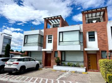 Casa · 159m² · 4 Habitaciones · 2 Estacionamientos · Casa en Tumbaco
