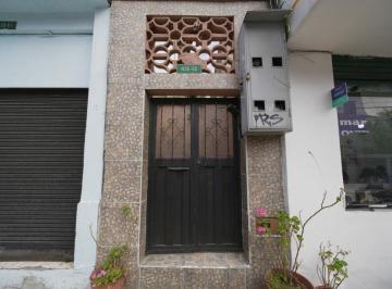Casa de 10 habitaciones, Quito · Vendo Casa, Sector Las Casas Bajo, 2 Departamentos, 1 Suite.