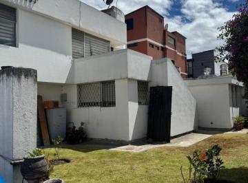 Casa de 4 habitaciones, Quito · Casa con Local! $800.000