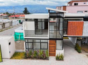 Casa de 3 habitaciones, Quito · Casas con Estilo Independiente en Venta en Llano Grande Desde $107.700