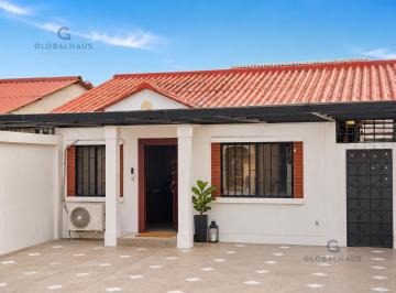 Casa · 148m² · 3 Habitaciones · 3 Estacionamientos · Vendo Casa de Una Planta en Villa Club Etapa Aura
