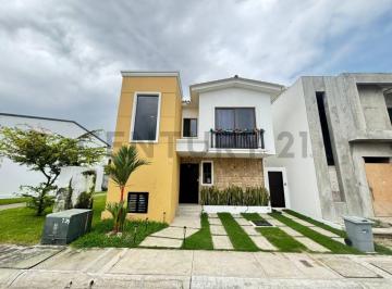 Casa · 135m² · 3 Habitaciones · 2 Estacionamientos · Alquiler de Casa en Mallorca Village, Vía Salitre