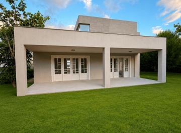 Casa de 4 habitaciones, Quito · Casa Remodelada de Renta en Cumbaya