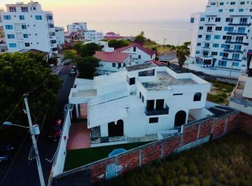 Casa de 5 habitaciones, Manta · Casa de Venta en Manta Urbanización Pedro Balda