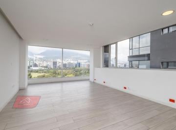 Distribución abierta · Renta Oficina 122 m² con 2 Parqueaderos con Vista a La Carolina