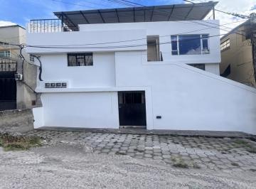 Casa de 6 habitaciones, Quito · Se Vende Casa Rentera, La Argelia