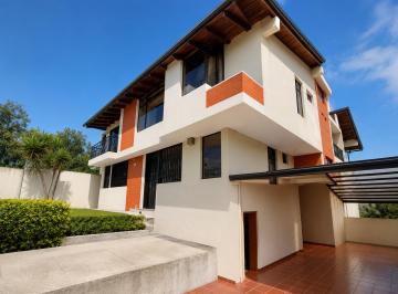 Edificio-Hotel-Fabrica de 11 habitaciones, Quito · Casa Comercial en Venta, Urb. 23 de Junio