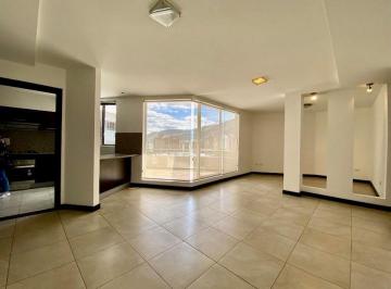 Departamento de 3 habitaciones, Quito · Venta Departamento de Lujo con Terraza, Sector Bellavista Calle Quiteño Libre