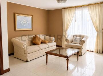 Casa · 181m² · 2 Habitaciones · 5 Estacionamientos · Venta de Casa con Fin Comercial o Residencial Sector La Brasil