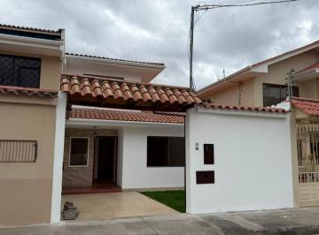 Casa de 3 habitaciones, Cuenca · Casa en Venta en Machángara, Cuenca | Dormitorio en Planta Baja