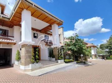 Casa de 4 habitaciones, Quito · Casa en Venta 814 m² en Urb. Campo Alegre - Monteserrín