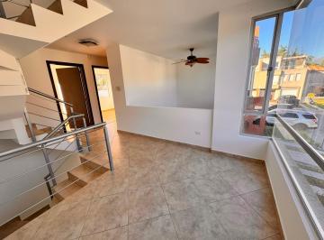 Casa · 150m² · 3 Habitaciones · 1 Estacionamiento · La Pampa, Hermosa Casa en Renta, 150 m²