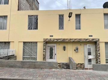 Casa de 2 habitaciones, Quito · Casa en Venta 2d con Proyección 3er Piso