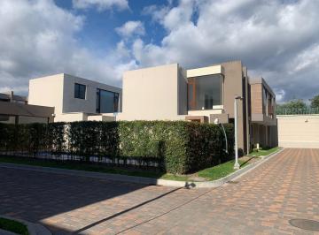 Casa · 187m² · 3 Habitaciones · 2 Estacionamientos · Venta Casa 187 m² Cumbayá Santa Ines en Conjunto