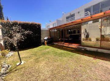 Casa · 188m² · 3 Habitaciones · 2 Estacionamientos · Casa de Venta con Amplio Jardín y Pergola Intervalles El Nacional