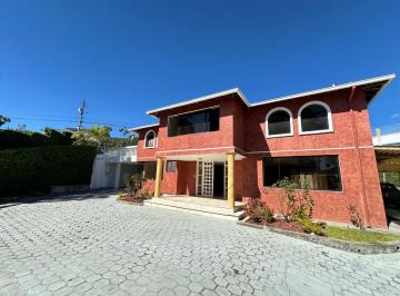 Casa de 4 habitaciones, Quito · En Renta Casa Grande con Loft Urb de Lujo Campo Alegre, Monteserrin