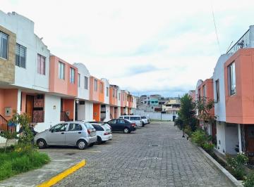 Casa · 74m² · 3 Habitaciones · 1 Estacionamiento · Casa en Venta Norte de Quito