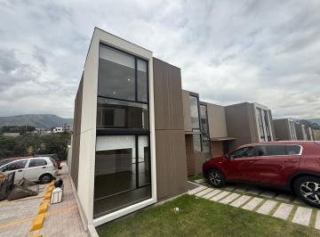 Casa · 110m² · 3 Habitaciones · 2 Estacionamientos · Casa en Tumbaco