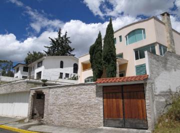 Casa · 674m² · 4 Habitaciones · Casa Bifamiliar en Urbanización Colegio Francés, Pomasqui, Quito
