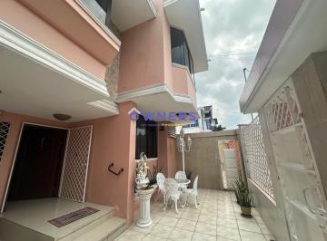 Casa · 206m² · 5 Habitaciones · 1 Estacionamiento · Venta Casa 2 Pisos 5 Dormt La Garzota Seguridad (Jlr)