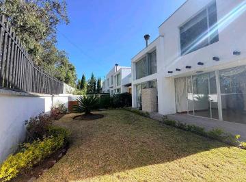 Casa · 236m² · 3 Habitaciones · 2 Estacionamientos · 228 Mil Venta Casa con Amplio Jardín – Urb. Privada Tanda, Miravalle
