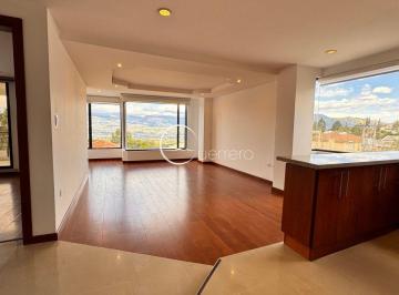 Departamento de 3 habitaciones, Quito · En Venta Departamento con Vista Espectacular en San Isidro 2