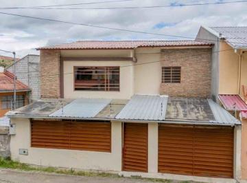 Casa · 208m² · 4 Habitaciones · 2 Estacionamientos · Casa en Venta en Azogues Av Rumiñahui