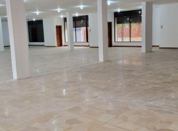 Oficina comercial , Quito · Local con Salida a Dos Calles