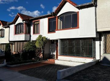 Casa de 3 habitaciones, Quito · Vendo Casa en Sangolquí