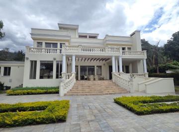 Casa de 4 habitaciones, Quito · Casa de Lujo en Cumbayá, San Patricio | 800 m², Ascensor, Piscina, Cava, 2.000 m² de Terreno
