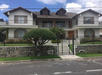 Casa · 480m² · 3 Habitaciones · 4 Estacionamientos · Casa de Alquiler en Cumbayá, Seguridad 24 Horas