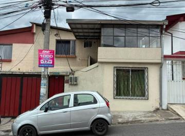 Casa de 6 habitaciones, Quito · Venta Casa Rentera en Pusuqui