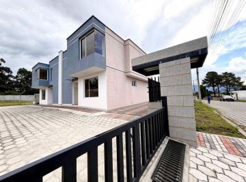 Casa de 4 habitaciones, Quito · Casa en Venta en Sangolqui en Conjunto Los Cibeles
