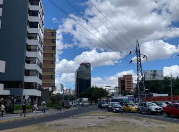 Consultorio de 2 habitaciones, Quito · Consultorio Médico en Venta Av de La República Sector La Carolina