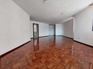 Departamento de 4 habitaciones, Quito · Vendo Amplio Departamento 4 Dorm. Centro Norte
