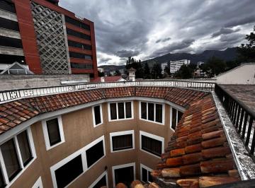 Edificio-Hotel-Fabrica de 34 habitaciones, Quito · Casa Señorial Ideal Para Hotel o Residencia, Calle Toledo a Lado de Universidades