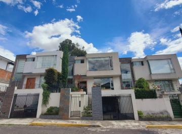 Casa de 3 habitaciones, Quito · Casa de Venta en Urbanización Privada Sector La Espe