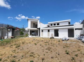 Casa de 4 habitaciones, Quito · Vendo Propiedad en La Primavera Ideal Para Restaurante, Oficinas, Etc