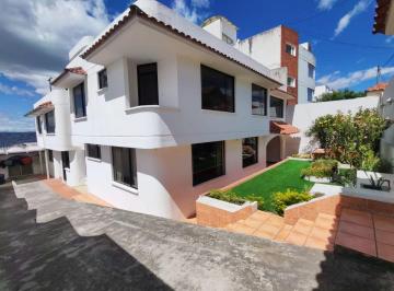Casa de 12 habitaciones, Quito · Casa Rentera en Venta | 4 Departamentos | Intercambiador de Carcelén