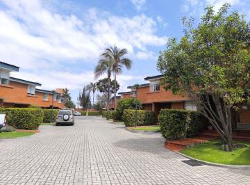 Casa · 170ha · 3 Habitaciones · 2 Estacionamientos · Casa en Renta Amoblada con Patio Sector Av de Los Granados Muy Cerca a La Udla