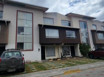 Casa de 4 habitaciones, Quito · Casa en Conjunto