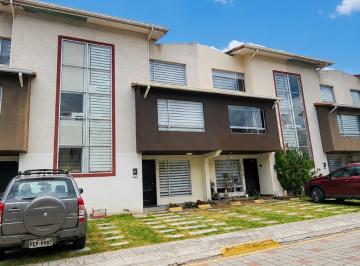 Casa de 4 habitaciones, Quito · Casa en Conjunto