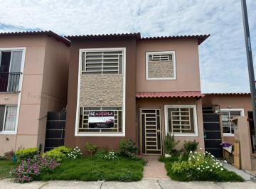 Casa · 106m² · 3 Habitaciones · 2 Estacionamientos · Casa en Alquiler en La Urbanización Durán City Barg