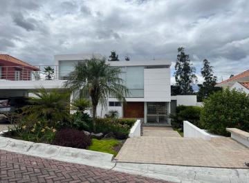 Casa de 3 habitaciones, Quito · Vendo Casa Moderna – Sector Cercano Al Rancho San Francisco